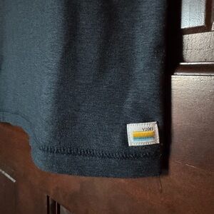 Vuori Charcoal Tee with Colorful Logo